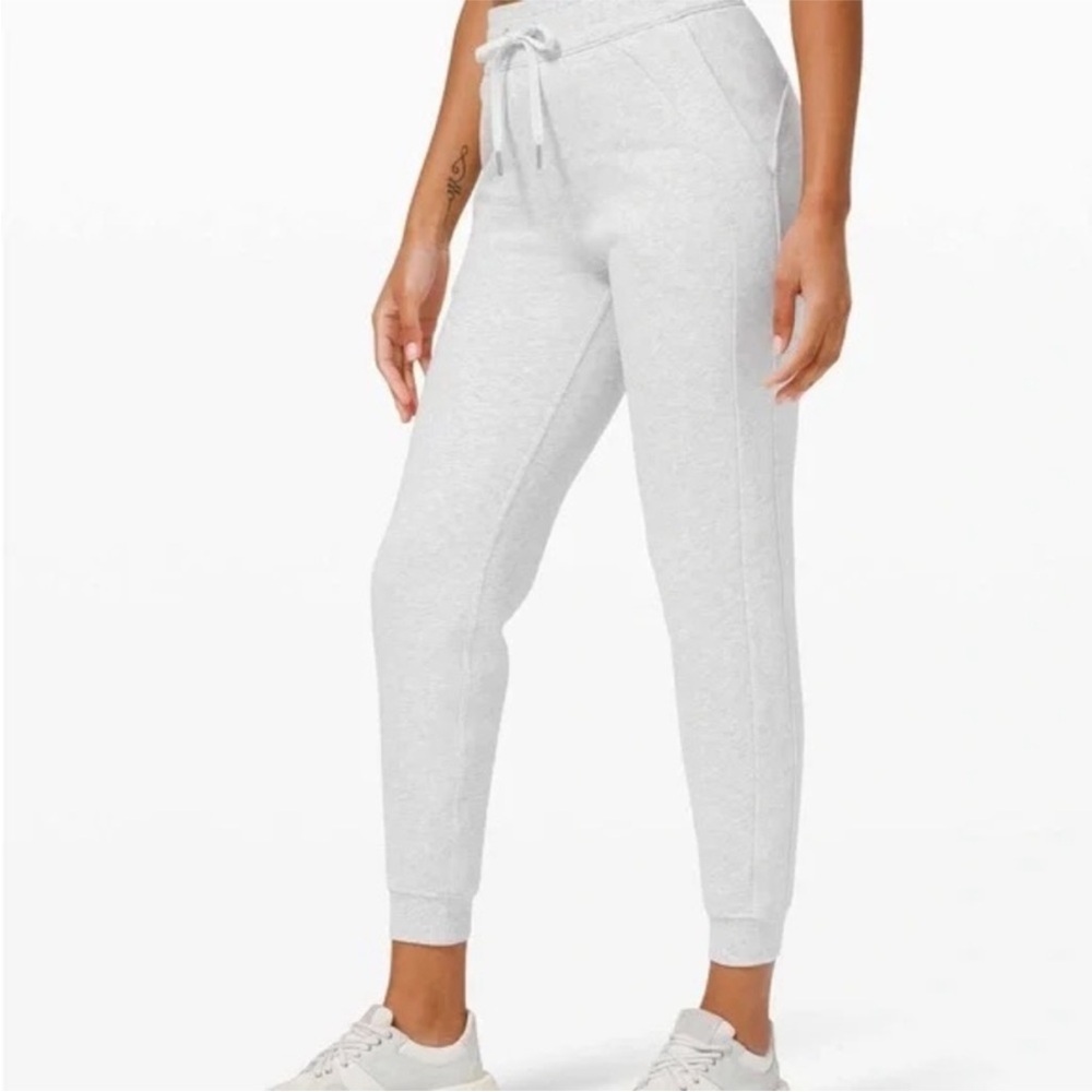 Lululemon Scuba High Rise Jogger Fleece Heathered Core Ultra Light Grey Sz 8